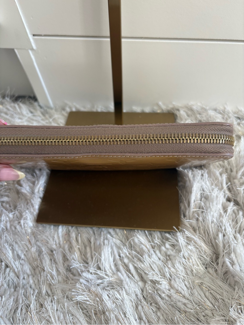 Louis Vuitton Metallic Gold Vernis Monogram Zip Wallet - Picture 3 of 9